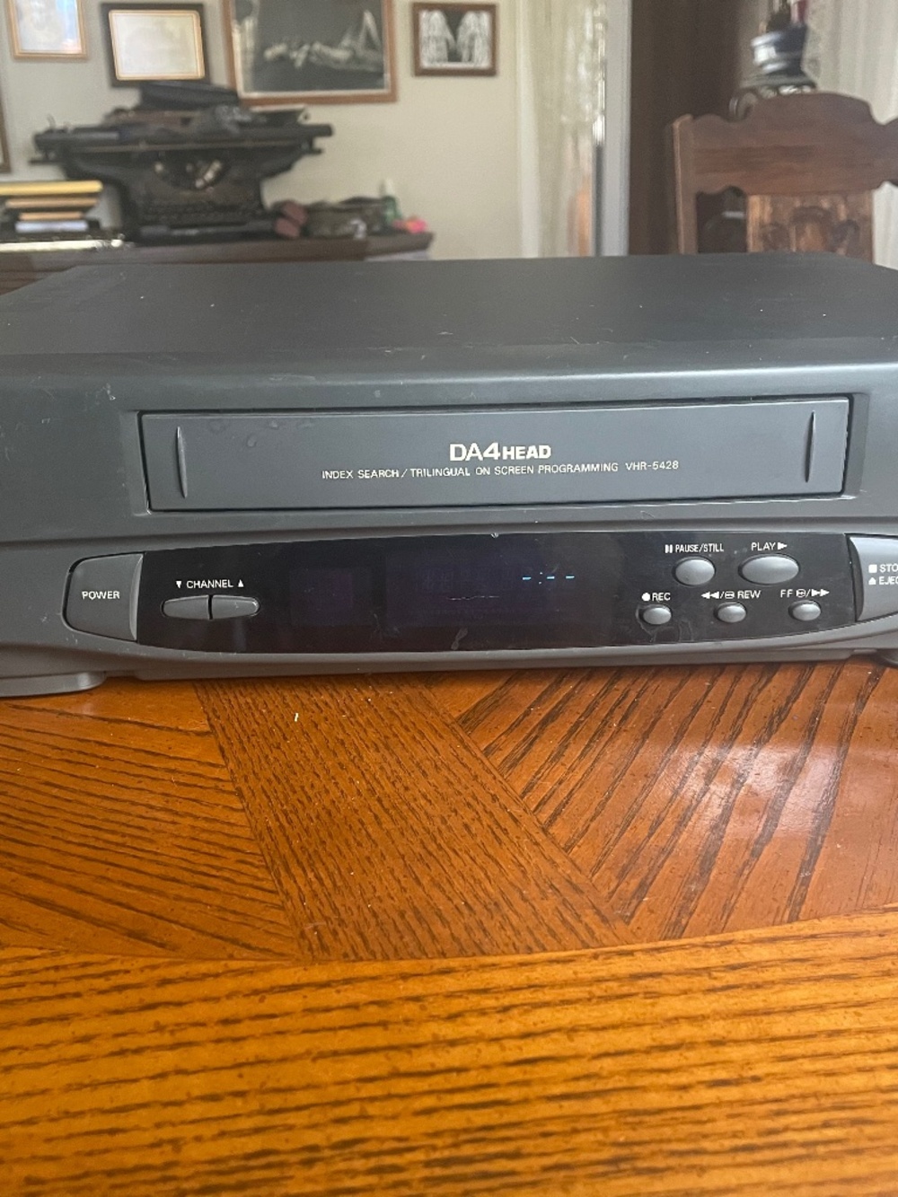 Sanyo: vintage working VHS player